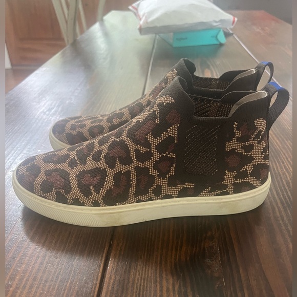 Wild Cat Chelsea Rothy’s - Picture 1 of 7